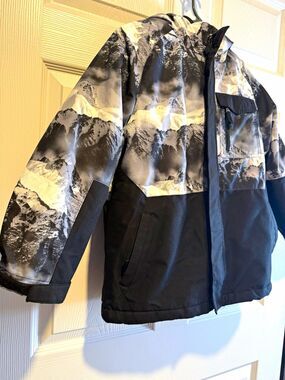 Swiss Tech Boys Jacket Size M (8) Black White Mountain Snow Print Hooded Winter